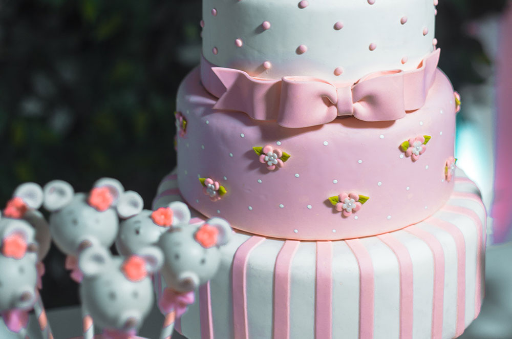 pink and white 3 layered cake 2531546